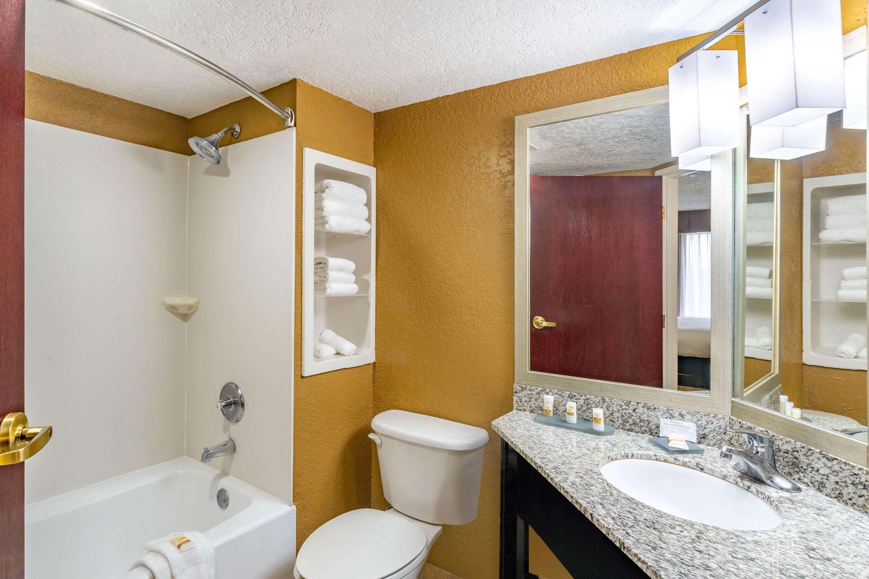 La Quinta By Wyndham Hot Springs Hotel Luaran gambar