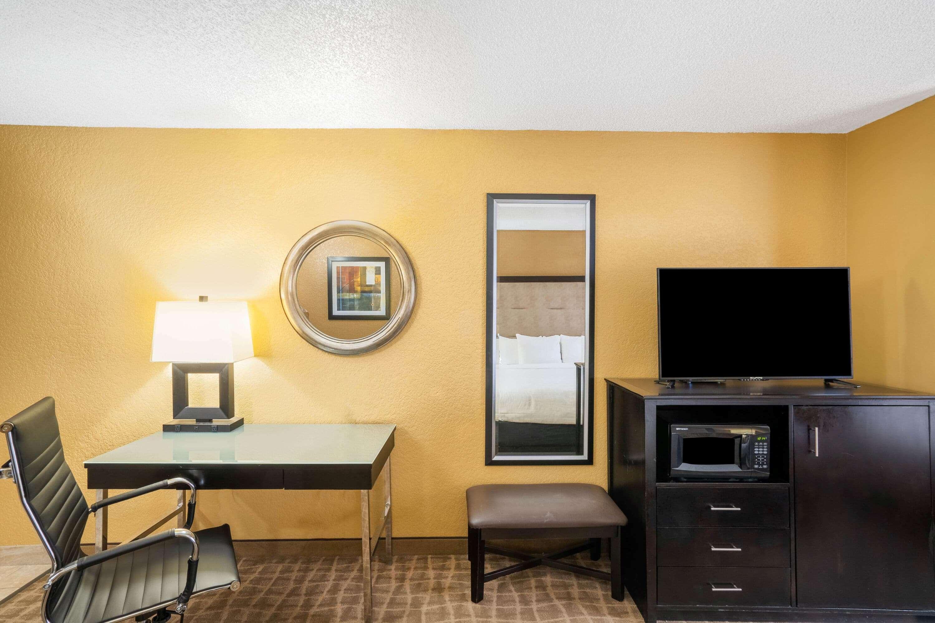 La Quinta By Wyndham Hot Springs Hotel Luaran gambar